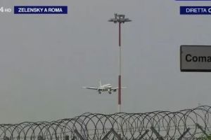 Зеленский прилетел в Рим